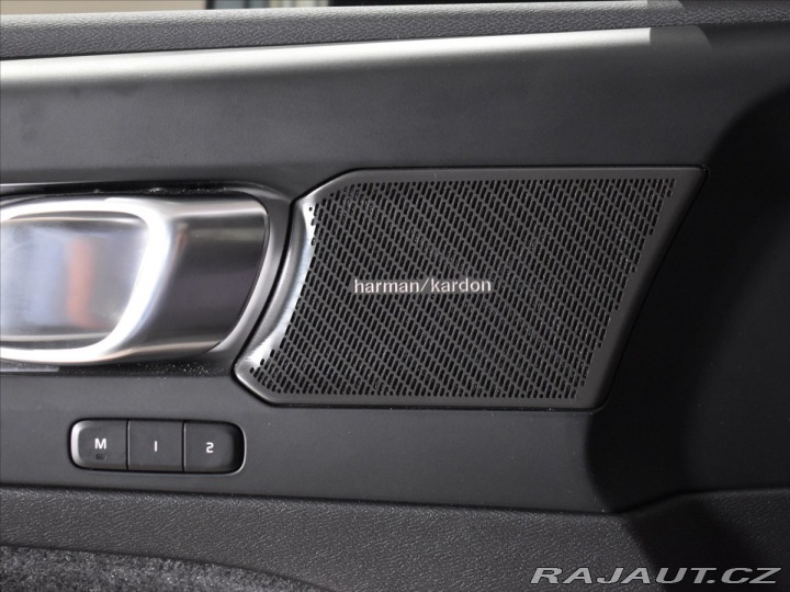 Volvo XC40 2,0 B4 Ultra Panorama,BLI 2025