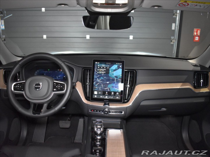 Volvo XC60 2,0 B5 AWD PLUS BLIS,Bezk 2025