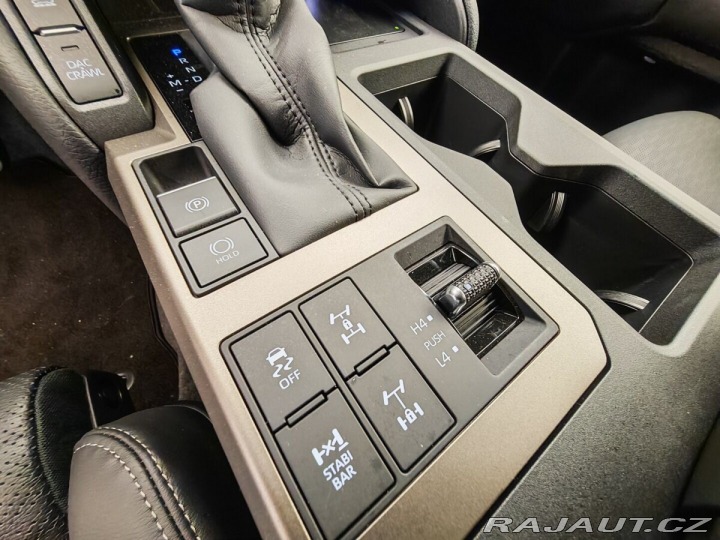 Toyota Land Cruiser 2.8 D-4D 204 k Executive 2025