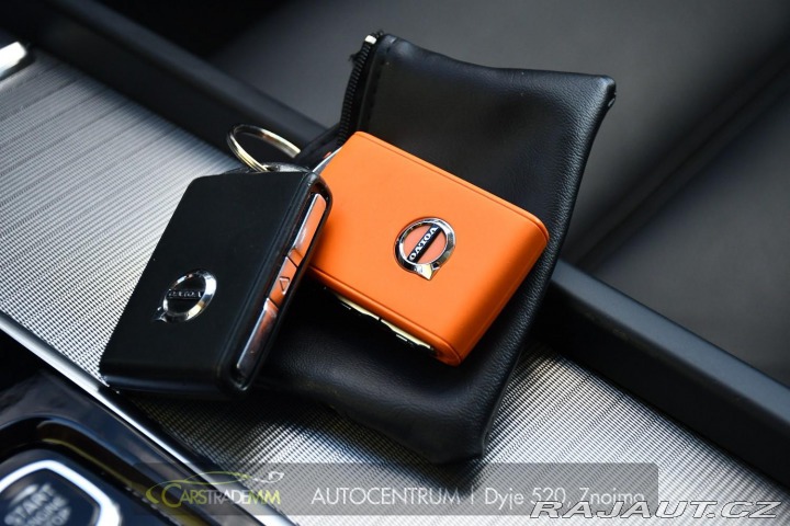 Volvo XC60 2.0T8 R-Desing RECHARGE 2023