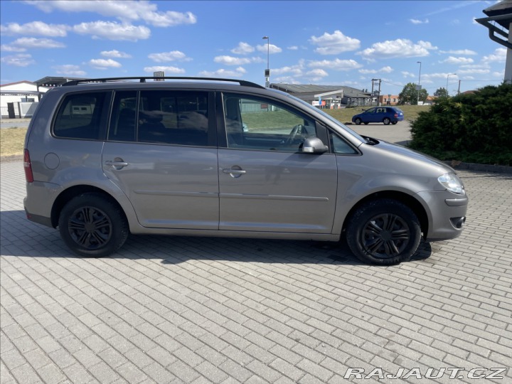 Volkswagen Touran 1,9 TDi 77kw 6rychlostí K 2009