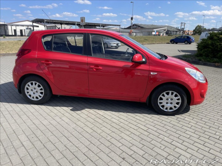 Hyundai i20 1,4 i 73kw Automat, Klima 2011