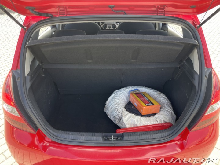 Hyundai i20 1,4 i 73kw Automat, Klima 2011