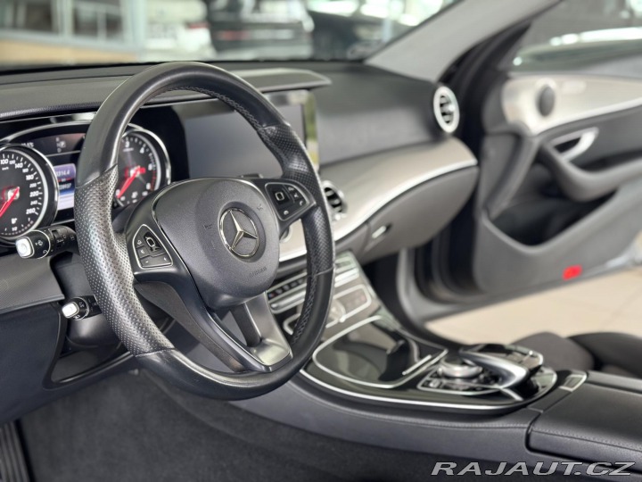 Mercedes-Benz E 220d 4Matic AMG*REZERVACE 2017