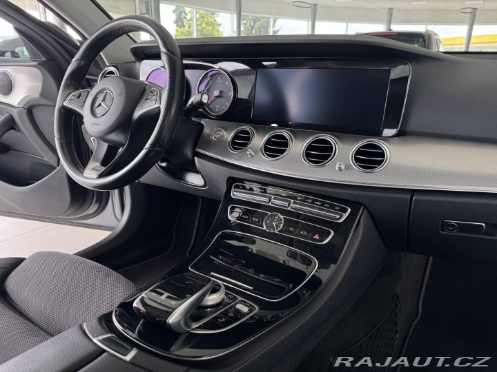 Mercedes-Benz E 220d 4Matic AMG*REZERVACE 2017