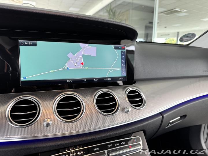 Mercedes-Benz E 220d 4Matic AMG*REZERVACE 2017