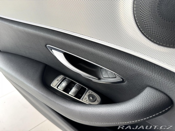 Mercedes-Benz E 220d 4Matic AMG*REZERVACE 2017