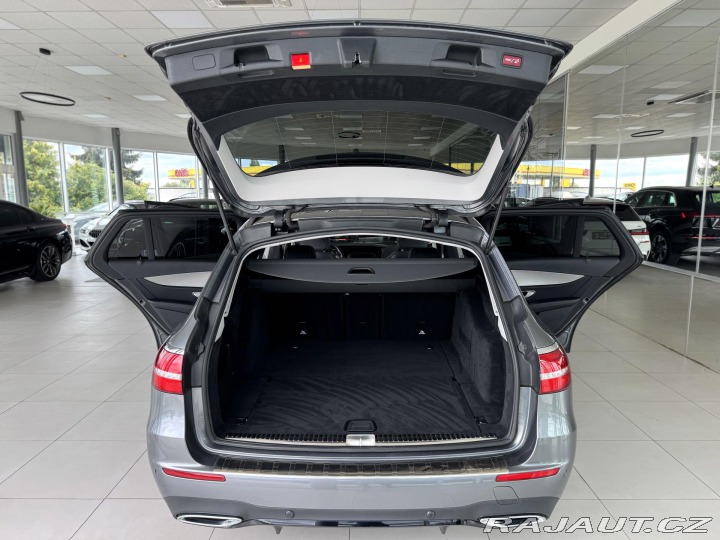 Mercedes-Benz E 220d 4Matic AMG*REZERVACE 2017
