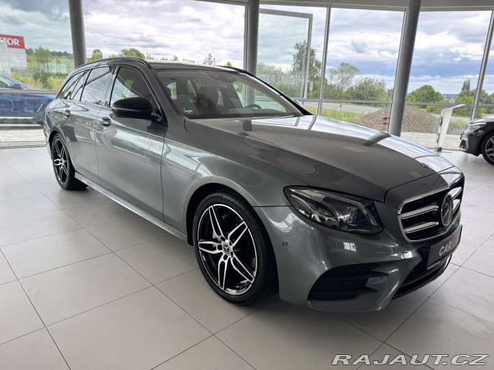 Mercedes-Benz E 220d 4Matic AMG*REZERVACE 2017
