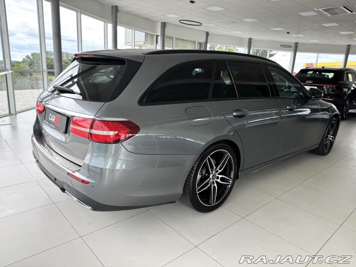 Mercedes-Benz E 220d 4Matic AMG*REZERVACE 2017