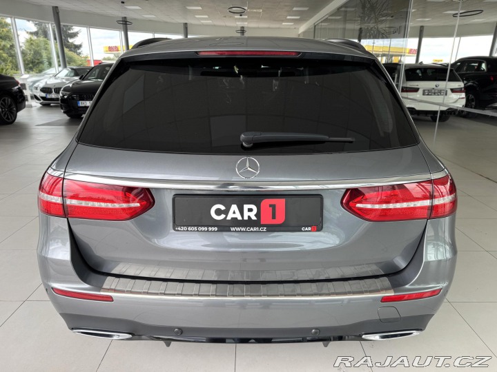 Mercedes-Benz E 220d 4Matic AMG*REZERVACE 2017