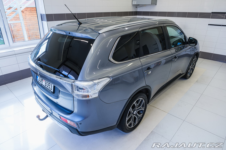 Mitsubishi Outlander 2.2DI-D 110kW AT 4X4 7.MÍ 2015