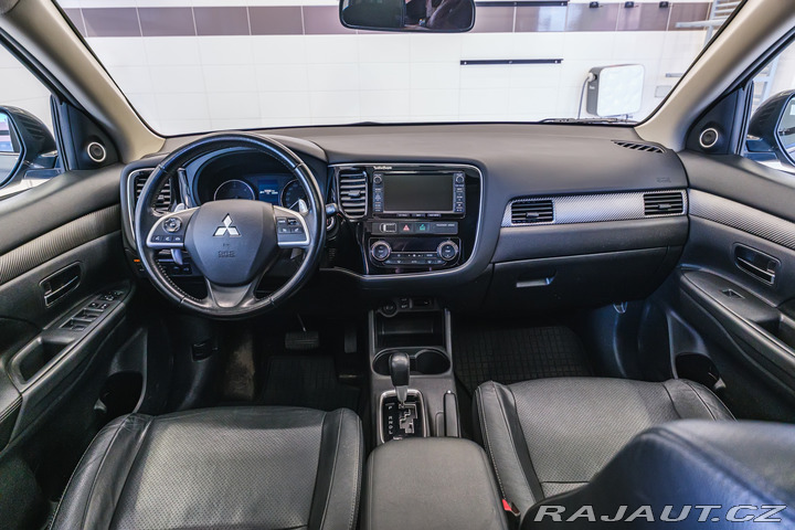 Mitsubishi Outlander 2.2DI-D 110kW AT 4X4 7.MÍ 2015