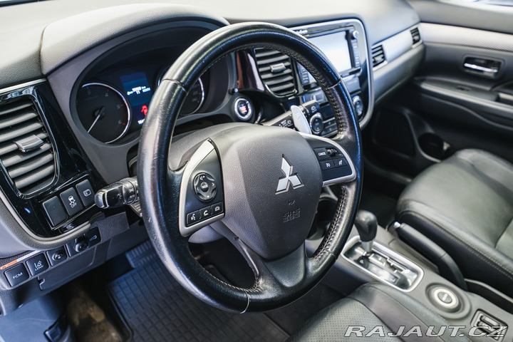 Mitsubishi Outlander 2.2DI-D 110kW AT 4X4 7.MÍ 2015