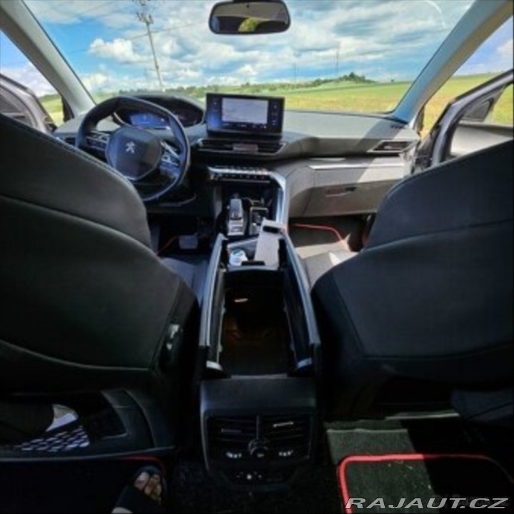 Peugeot 5008 1,2 ALLURE 7mist 2021