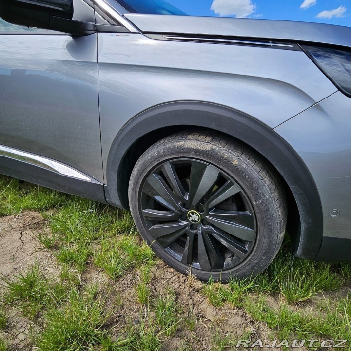 Peugeot 5008 1,2 ALLURE 7mist 2021