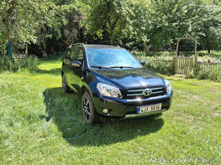 Toyota RAV4 2,2 r. v. 2008, spolehl 2008