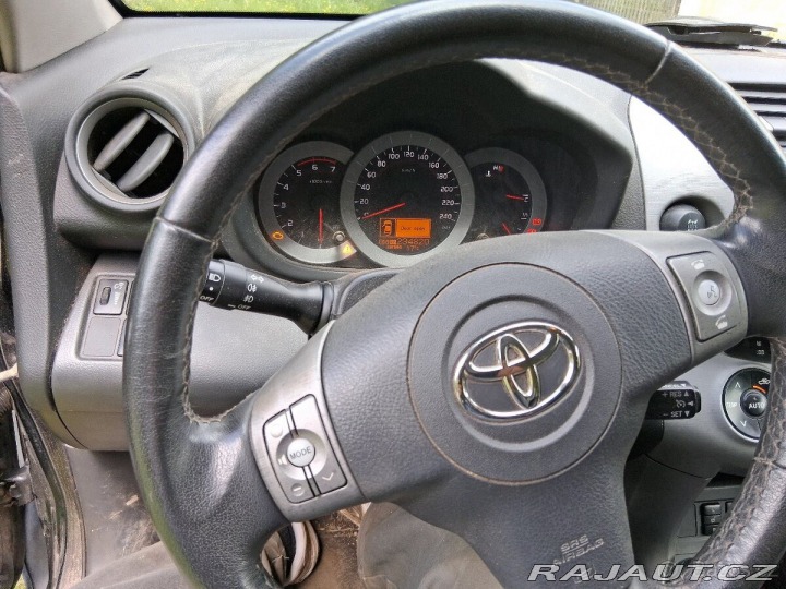 Toyota RAV4 2,2 r. v. 2008, spolehl 2008