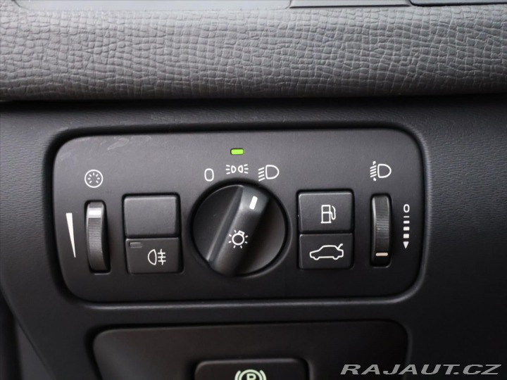 Volvo XC60 2,4 D3 120kW Momentum AWD 2011