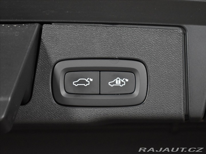 Volvo XC60 2,0 B5 AWD Ultra Pano,vzd 2025