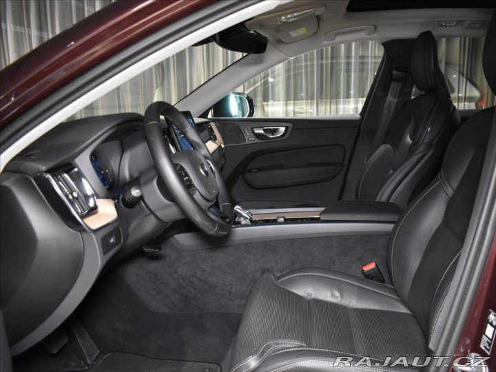 Volvo XC60 2,0 B5 AWD Ultra Pano,vzd 2025