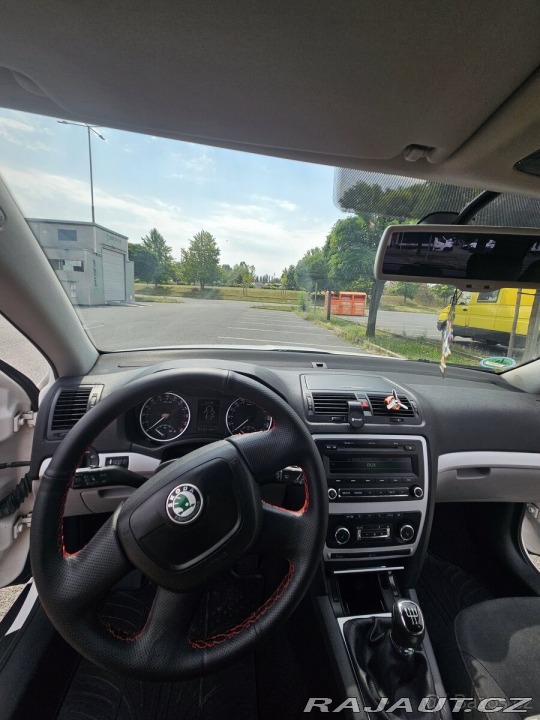 Škoda Octavia 1,6 ll 2011