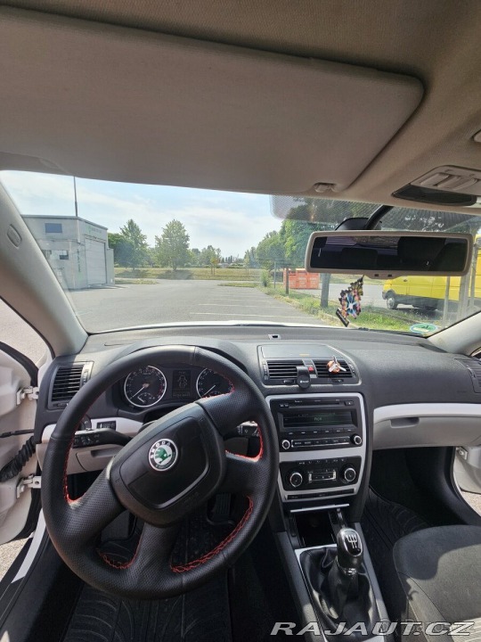 Škoda Octavia 1,6 ll 2011