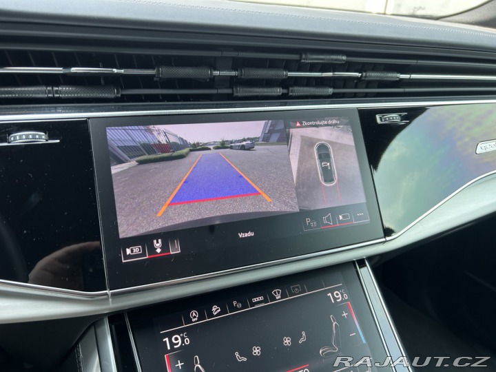 Audi Q8 50 TDI quattro ZÁRUKA 2024