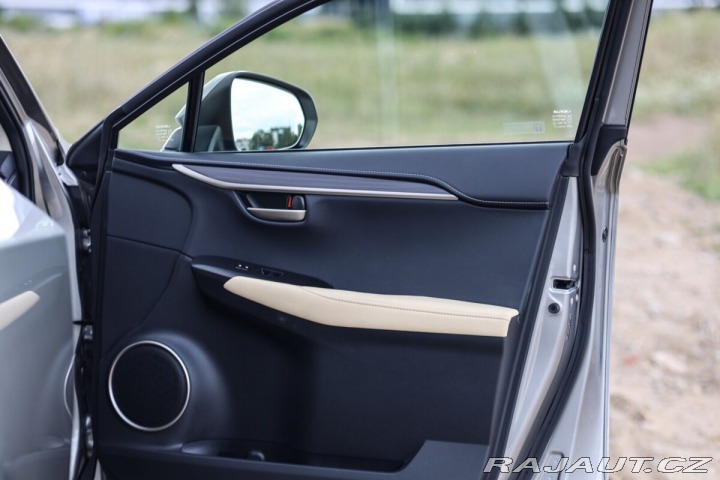 Lexus Ostatní modely NX 300h 300H 2,5 HEV PREMIUM (LUX 2015