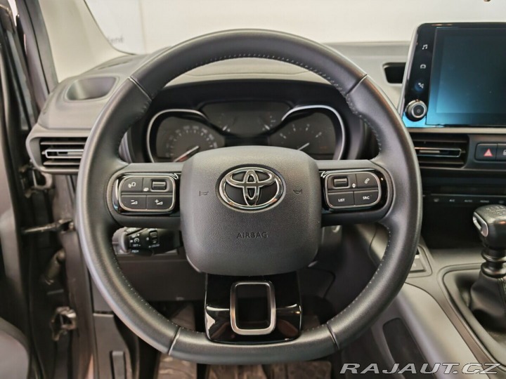 Toyota ProAce City 1.2T 110k Family 2023