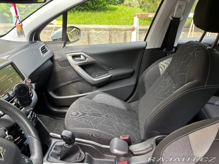 Peugeot 2008 2017 bílá 2017