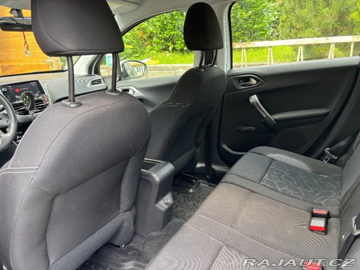 Peugeot 2008 2017 bílá 2017