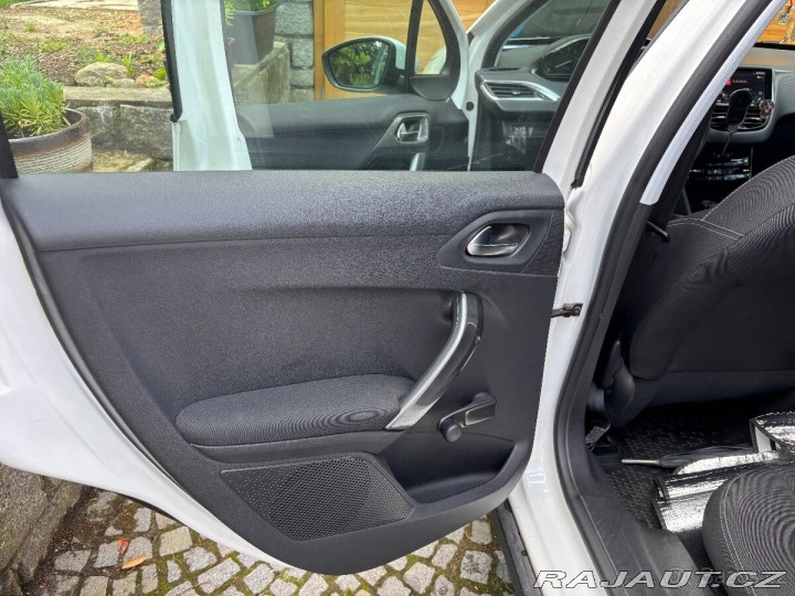 Peugeot 2008 2017 bílá 2017