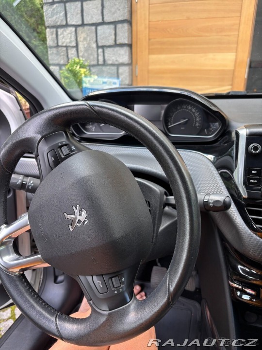Peugeot 2008 2017 bílá 2017