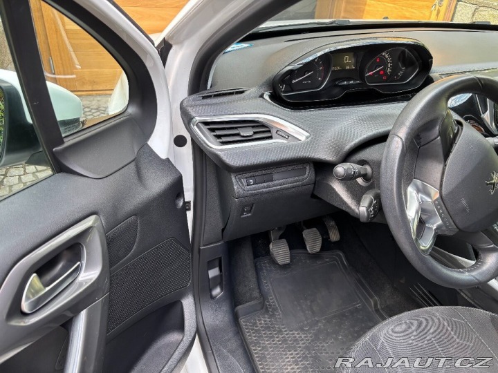 Peugeot 2008 2017 bílá 2017