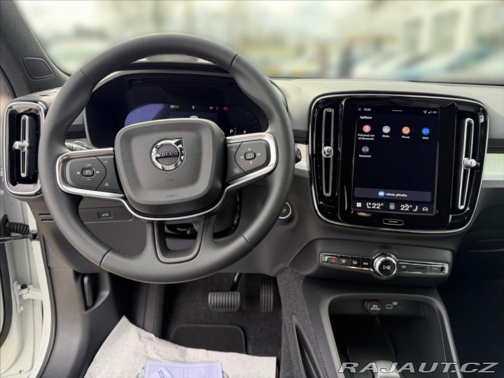 Volvo XC40 2,0 Plus B3 Black Edition 2026
