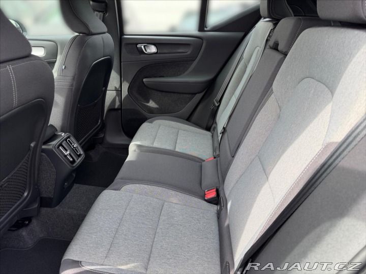 Volvo XC40 2,0 Plus B3 Black Edition 2026