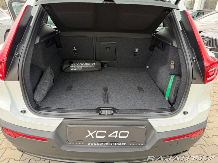 Volvo XC40 2,0 Plus B3 Black Edition 2026