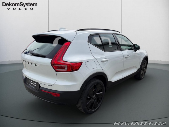 Volvo XC40 2,0 Plus B3 Black Edition 2026