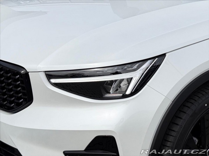 Volvo XC40 2,0 Plus B3 Black Edition 2026