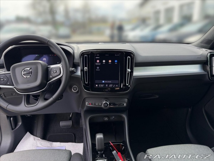 Volvo XC40 2,0 Plus B3 Black Edition 2026
