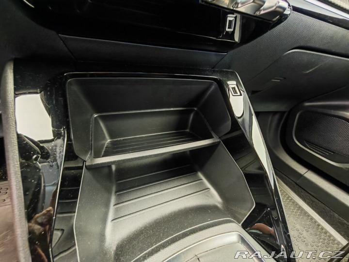 Peugeot 2008 1.2 Benzin 2022