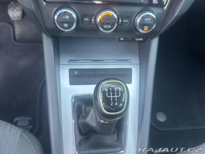 Škoda Octavia 1.6TDi, 77KW, VYHŘ.SED.,T 2015