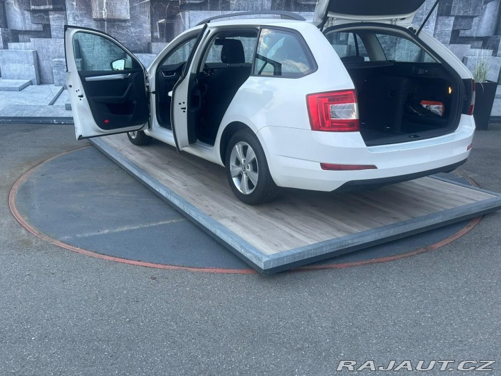 Škoda Octavia 1.6TDi, 77KW, VYHŘ.SED.,T 2015