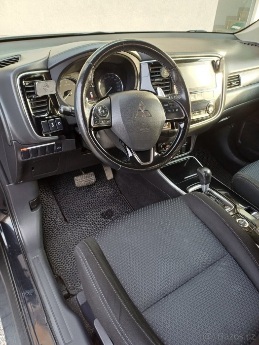 Mitsubishi Outlander 2,2   Nabizim k prodei
