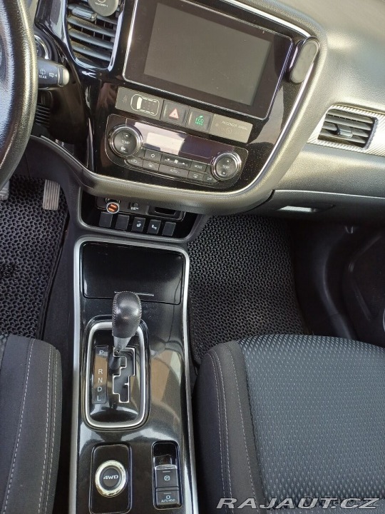Mitsubishi Outlander 2,2 Nabizim k prodei 1800