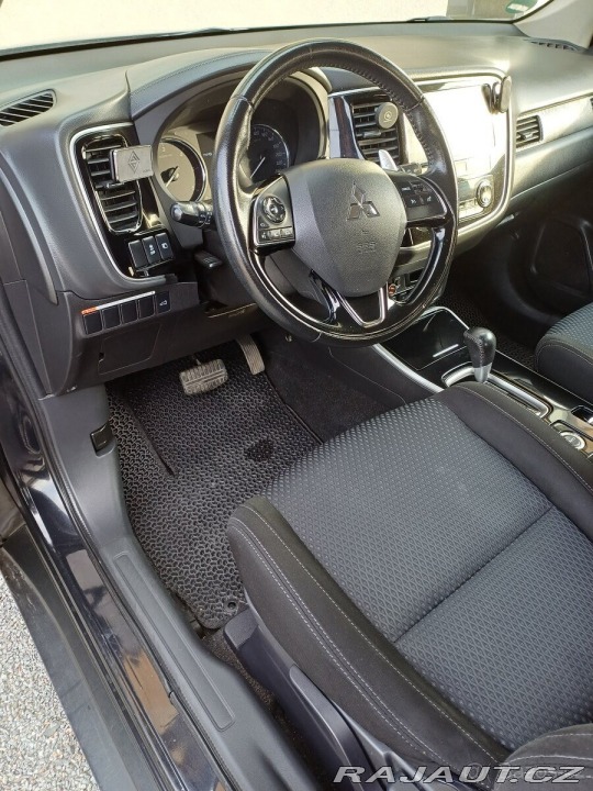 Mitsubishi Outlander 2,2 Nabizim k prodei 1800