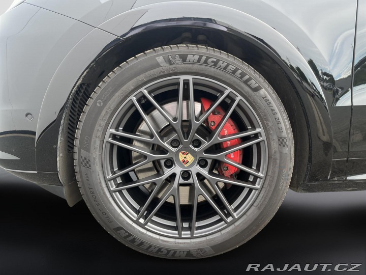Porsche Cayenne GTS 2025