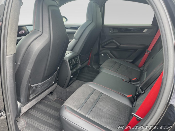 Porsche Cayenne GTS 2025