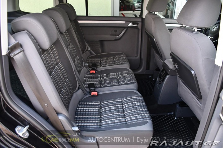 Volkswagen Touran 2.0TDi CROSS NAVI VÝHŘEV 2012